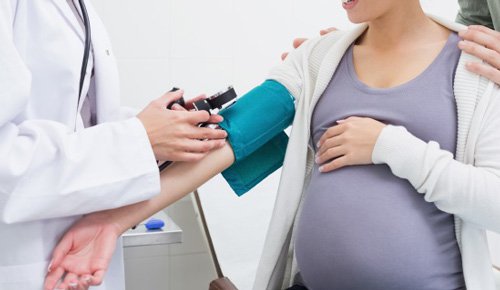 Cao huyết áp khi mang thai: Những điều mẹ bầu cần lưu ý - Ảnh 1