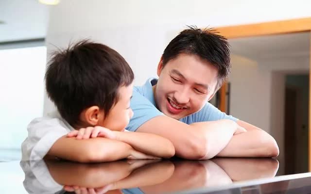 Ông nào cũng nên nói 7 điều này với con trai, giúp trẻ tăng EQ lại cải thiện cách giao tiếp - Ảnh 2.